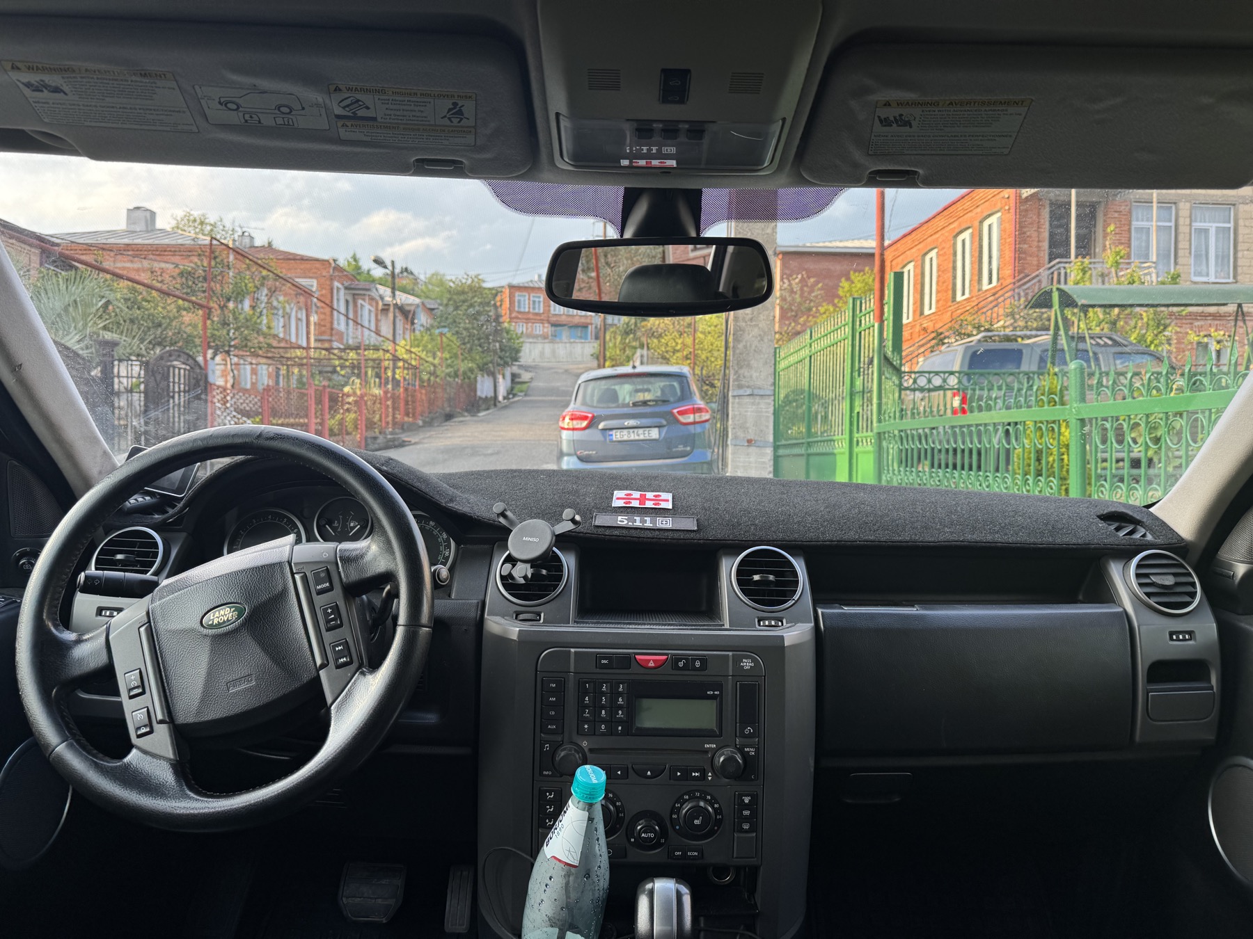Land Rover LR3 dashboard and front cabin
